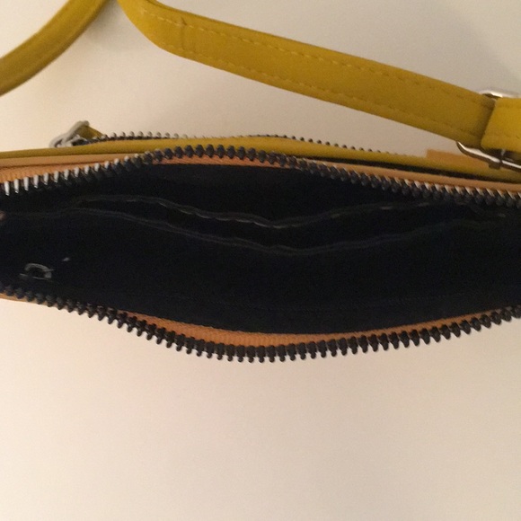 ✅ SOLD Yellow Crossbody Purse (Adjustable Strap) Pleather - Picture 6 of 12